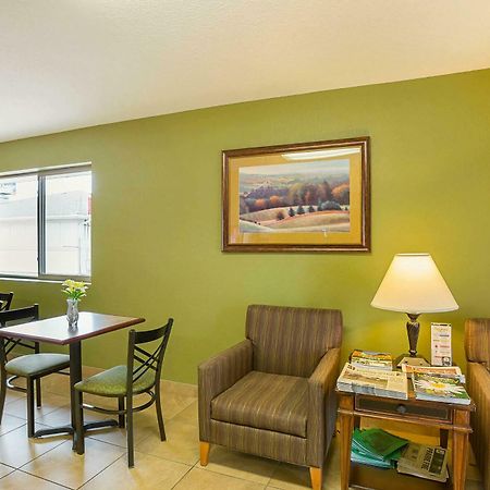 Rodeway Inn & Suites Kearney Buitenkant foto