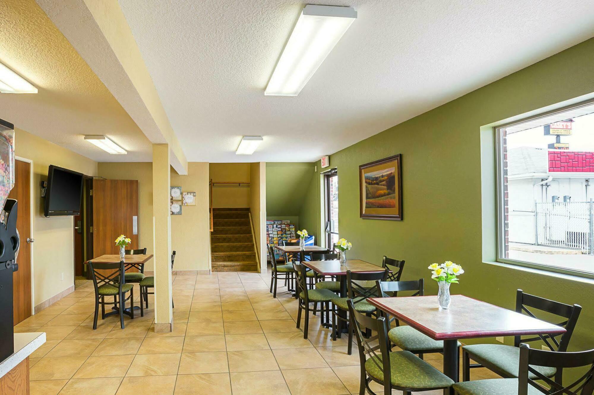 Rodeway Inn & Suites Kearney Buitenkant foto