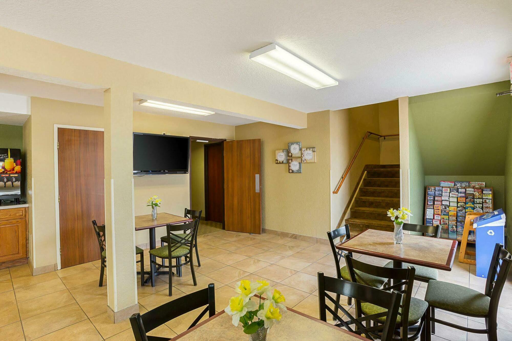 Rodeway Inn & Suites Kearney Buitenkant foto