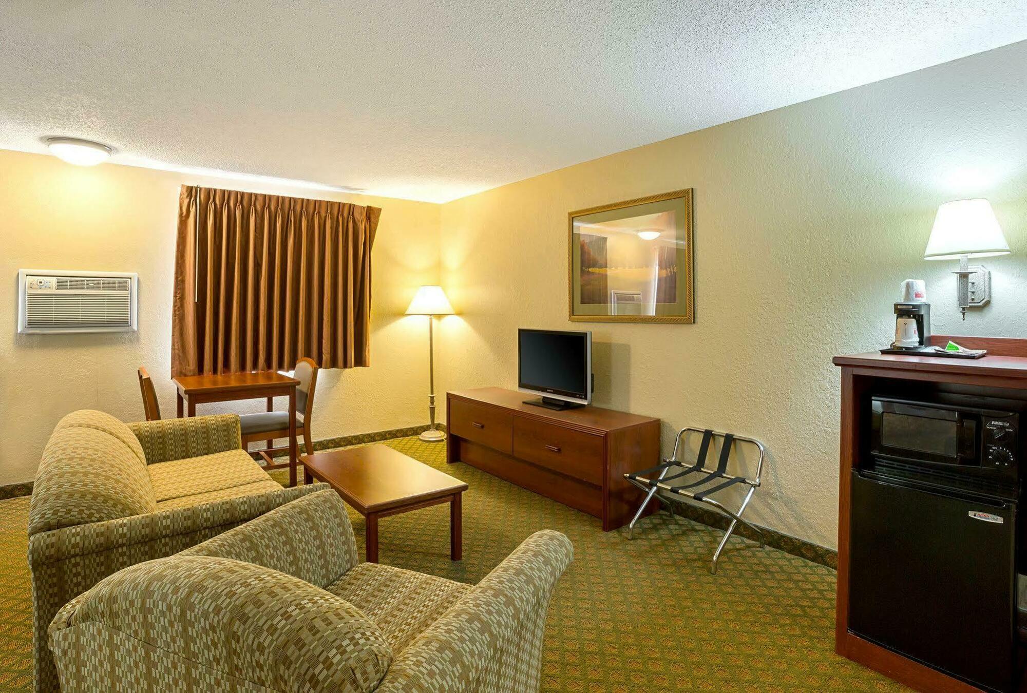 Rodeway Inn & Suites Kearney Buitenkant foto