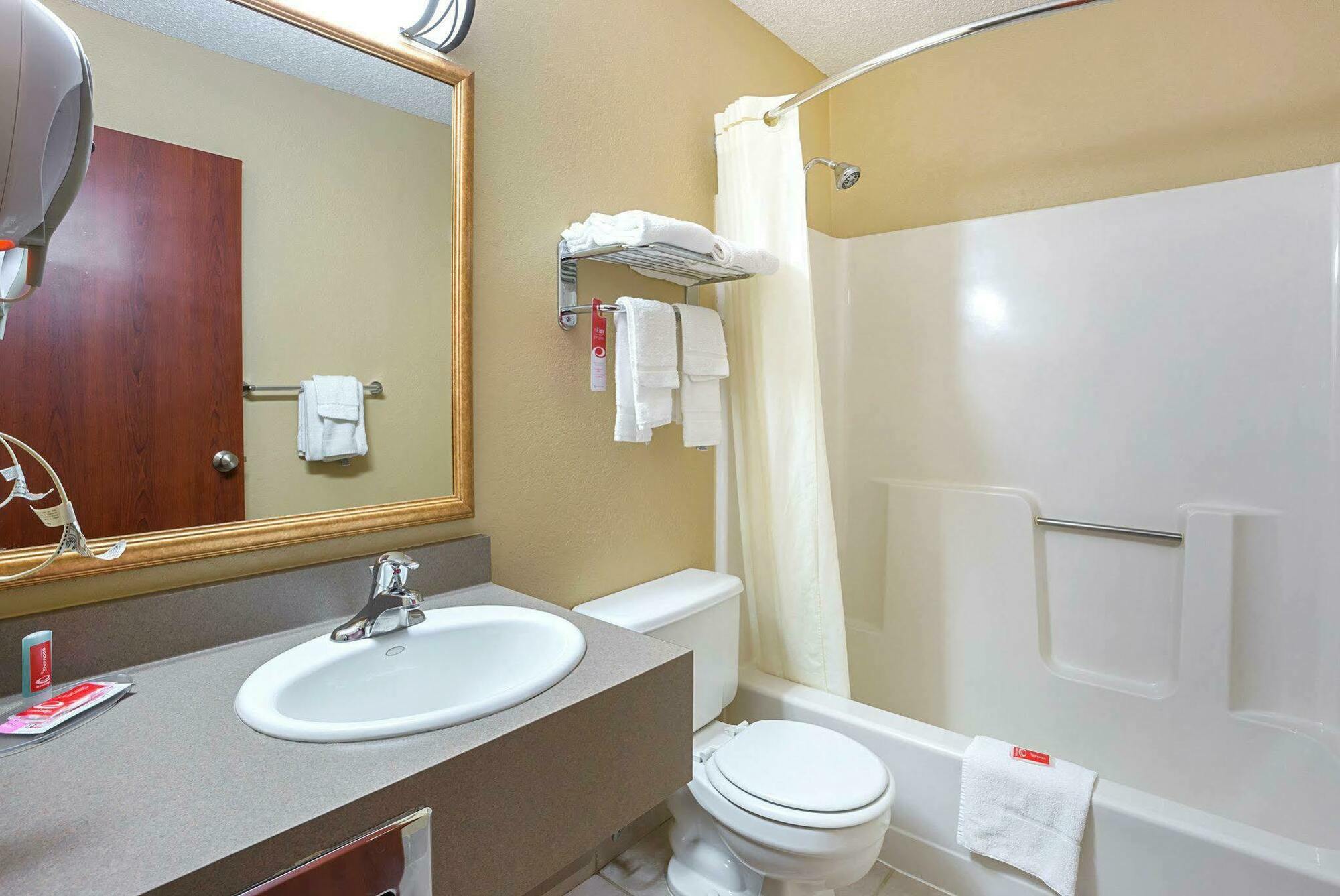 Rodeway Inn & Suites Kearney Buitenkant foto